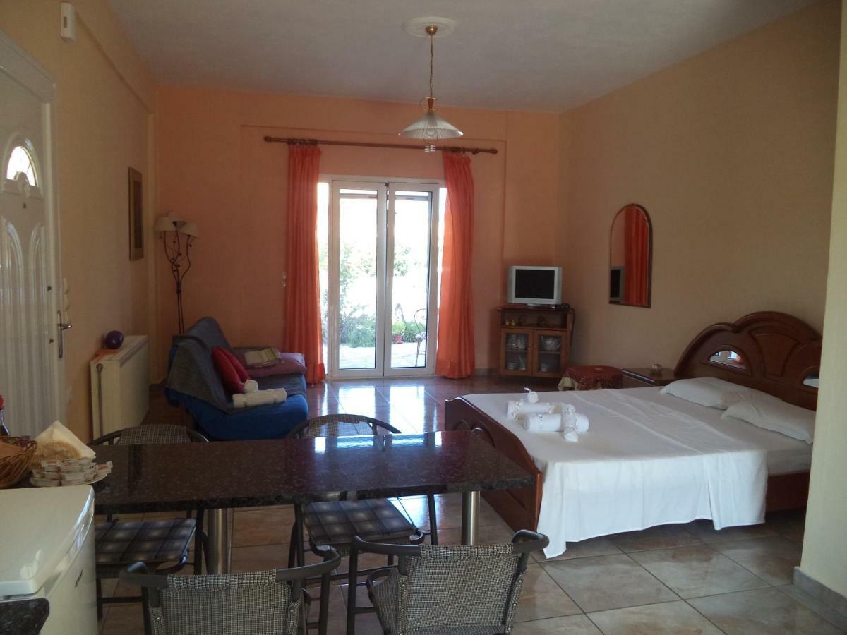 Karoubis Apartment Kavallouri